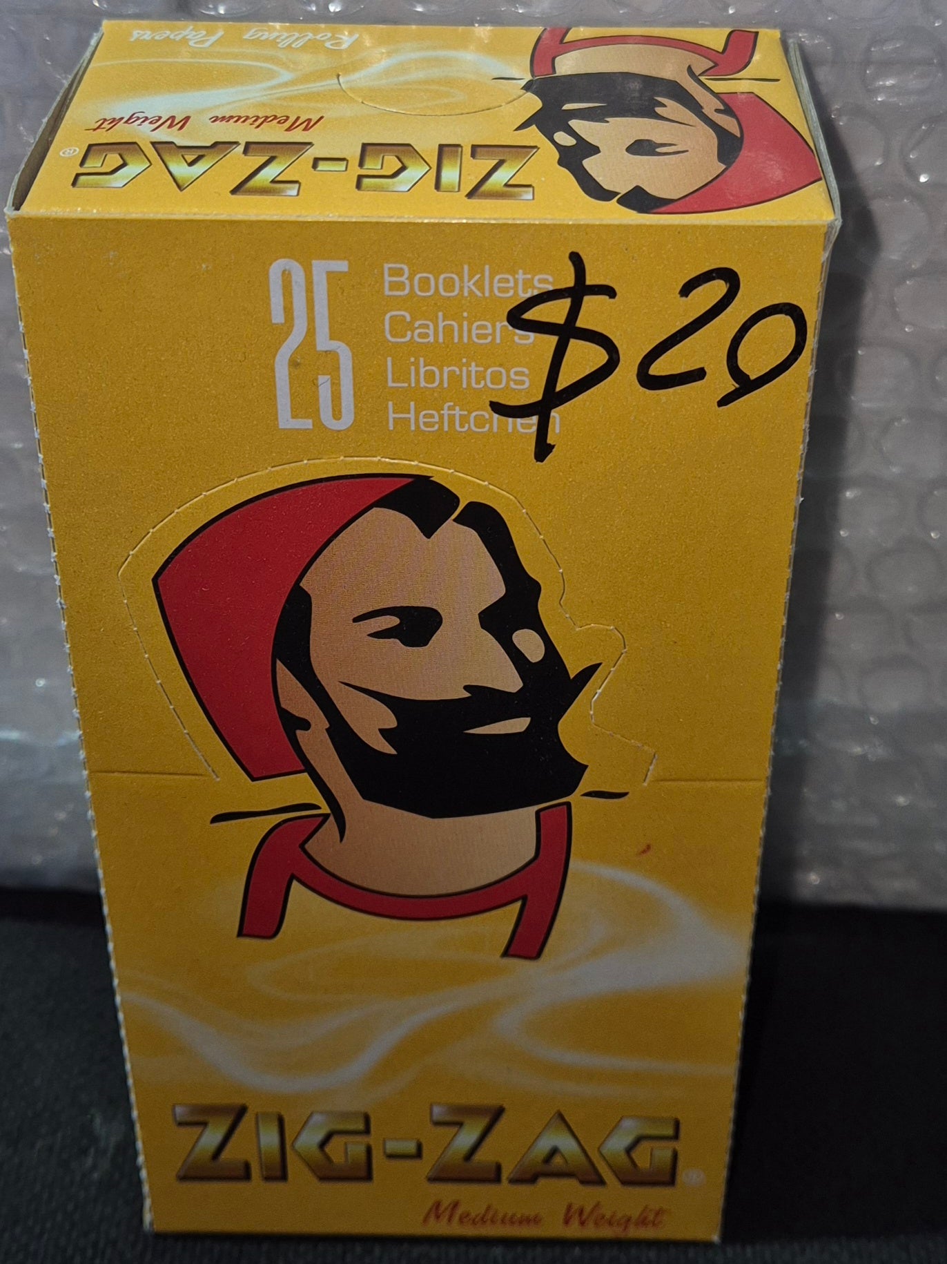 ZIG-ZAG Regular size YELLOW 25 PER PACK