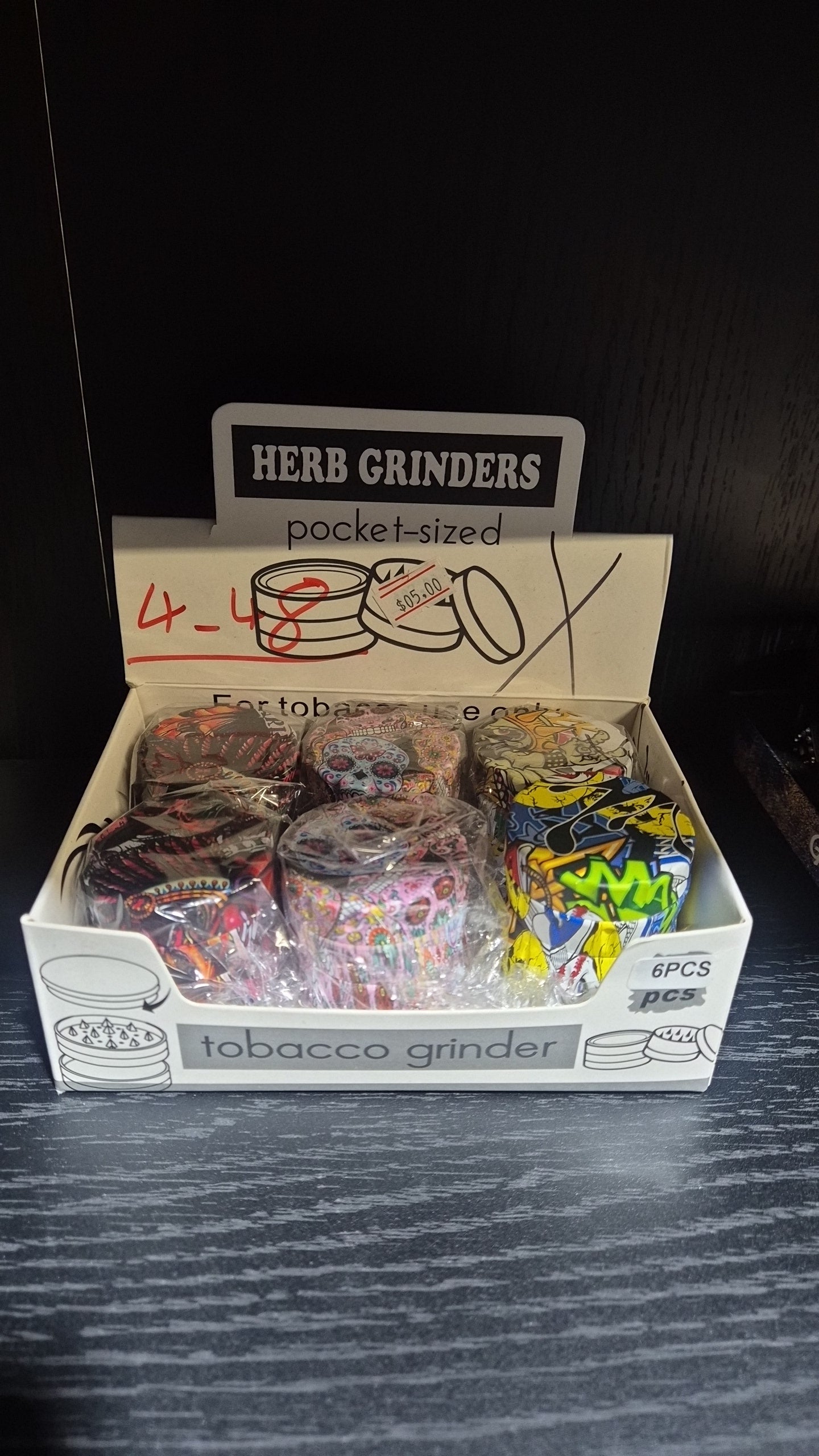 TOBACCO/HERB GRINDERS 6 PER PACK